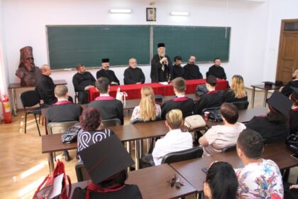 Cursul festiv al studenţilor şi masteranzilor teologi de la Facultatea de Istorie, Filosofie şi Teologie din Galaţi – fotografia 6