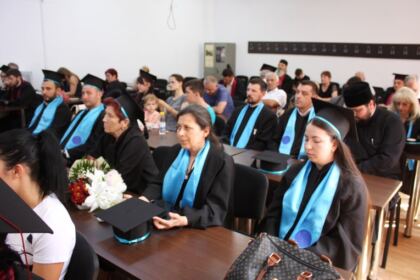 Cursul festiv al studenţilor şi masteranzilor teologi de la Facultatea de Istorie, Filosofie şi Teologie din Galaţi – fotografia 7