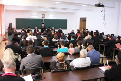 Cursul festiv al studenţilor şi masteranzilor teologi de la Facultatea de Istorie, Filosofie şi Teologie din Galaţi – fotografia 8