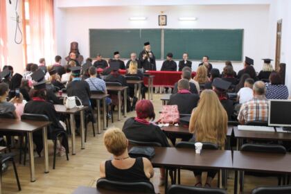 Cursul festiv al studenţilor şi masteranzilor teologi de la Facultatea de Istorie, Filosofie şi Teologie din Galaţi – fotografia 9