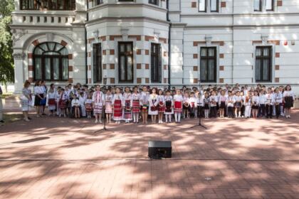 Serbare de sfârşit de an pentru clasele primare de la Seminarul Teologic „Sfântul Apostol Andrei“ din Galaţi – fotografia 1