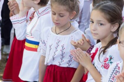 Serbare de sfârşit de an pentru clasele primare de la Seminarul Teologic „Sfântul Apostol Andrei“ din Galaţi – fotografia 7