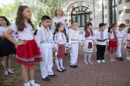 Serbare de sfârşit de an pentru clasele primare de la Seminarul Teologic „Sfântul Apostol Andrei“ din Galaţi – fotografia 15