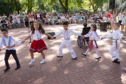 Serbare de sfârşit de an pentru clasele primare de la Seminarul Teologic „Sfântul Apostol Andrei“ din Galaţi – fotografia 17
