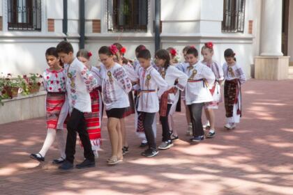 Serbare de sfârşit de an pentru clasele primare de la Seminarul Teologic „Sfântul Apostol Andrei“ din Galaţi – fotografia 20
