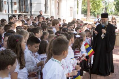 Serbare de sfârşit de an pentru clasele primare de la Seminarul Teologic „Sfântul Apostol Andrei“ din Galaţi – fotografia 25