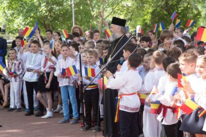 Serbare de sfârşit de an pentru clasele primare de la Seminarul Teologic „Sfântul Apostol Andrei“ din Galaţi – fotografia 27