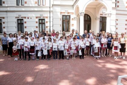 Serbare de sfârşit de an pentru clasele primare de la Seminarul Teologic „Sfântul Apostol Andrei“ din Galaţi – fotografia 31