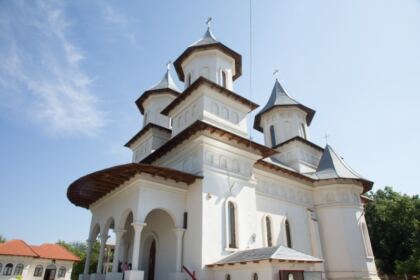 Activităţi filantropice îndreptate către bătrânii Centrului multifuncţional de servicii sociale „Speranţe pentru vârsta a III-a“ din Galaţi – fotografia 1