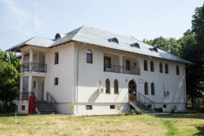 Activităţi filantropice îndreptate către bătrânii Centrului multifuncţional de servicii sociale „Speranţe pentru vârsta a III-a“ din Galaţi – fotografia 2