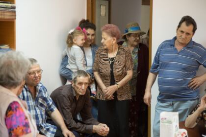 Activităţi filantropice îndreptate către bătrânii Centrului multifuncţional de servicii sociale „Speranţe pentru vârsta a III-a“ din Galaţi – fotografia 7