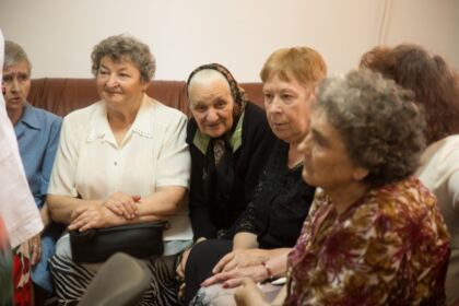 Activităţi filantropice îndreptate către bătrânii Centrului multifuncţional de servicii sociale „Speranţe pentru vârsta a III-a“ din Galaţi – fotografia 9