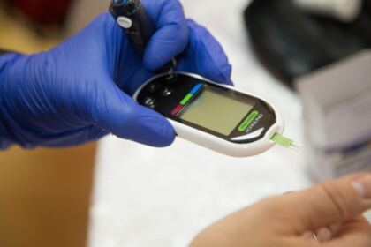 Activităţi filantropice îndreptate către bătrânii Centrului multifuncţional de servicii sociale „Speranţe pentru vârsta a III-a“ din Galaţi – fotografia 11