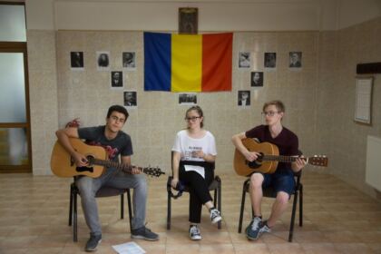 Activităţi filantropice îndreptate către bătrânii Centrului multifuncţional de servicii sociale „Speranţe pentru vârsta a III-a“ din Galaţi – fotografia 14
