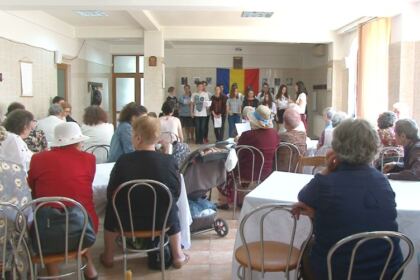 Activităţi filantropice îndreptate către bătrânii Centrului multifuncţional de servicii sociale „Speranţe pentru vârsta a III-a“ din Galaţi – fotografia 19
