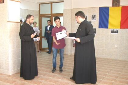 Activităţi filantropice îndreptate către bătrânii Centrului multifuncţional de servicii sociale „Speranţe pentru vârsta a III-a“ din Galaţi – fotografia 23