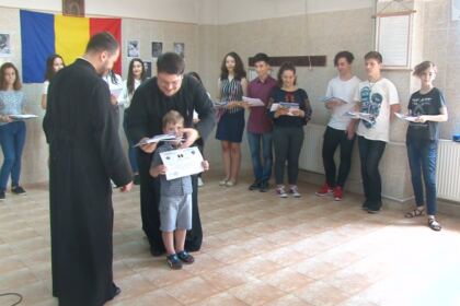 Activităţi filantropice îndreptate către bătrânii Centrului multifuncţional de servicii sociale „Speranţe pentru vârsta a III-a“ din Galaţi – fotografia 24