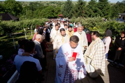 Sărbătoarea Preasfintei Treimi în pădurea Buciumenilor – fotografia 3