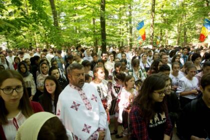 Sărbătoarea Preasfintei Treimi în pădurea Buciumenilor – fotografia 13