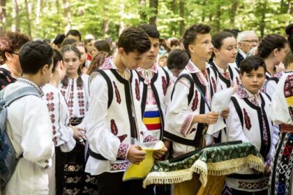 Sărbătoarea Preasfintei Treimi în pădurea Buciumenilor – fotografia 16