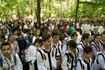 Sărbătoarea Preasfintei Treimi în pădurea Buciumenilor – fotografia 17