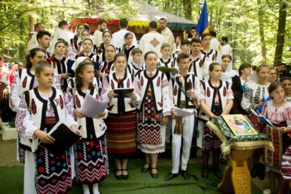 Sărbătoarea Preasfintei Treimi în pădurea Buciumenilor – fotografia 19