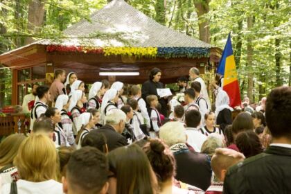 Sărbătoarea Preasfintei Treimi în pădurea Buciumenilor – fotografia 22