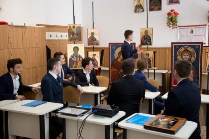 Examen de certificare a competenţelor profesionale şi revedere după 10 ani la Seminarul Teologic „Sfântul Apostol Andrei“ din Galaţi – fotografia 4