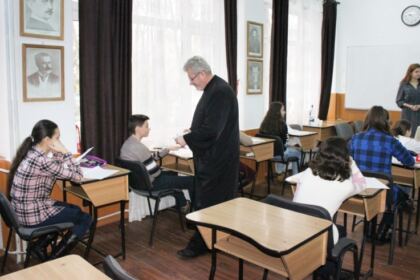 Etapa judeţeană a Olimpiadei de Religie în Galaţi şi Brăila – fotografia 12