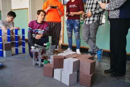 Echipa THOBOR din Tecuci, locul I la faza regională a concursului First Tech Challenge, de la Iași – fotografia 1