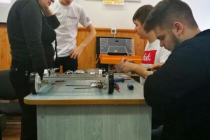 Echipa THOBOR din Tecuci, locul I la faza regională a concursului First Tech Challenge, de la Iași – fotografia 5