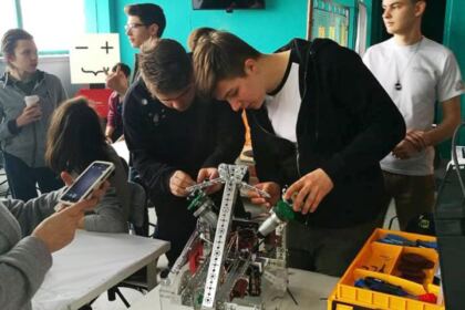 Echipa THOBOR din Tecuci, locul I la faza regională a concursului First Tech Challenge, de la Iași – fotografia 9