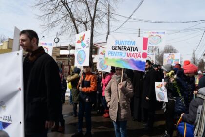 „Marşul pentru viaţă“ în Arhiepiscopia Dunării de Jos – fotografia 3
