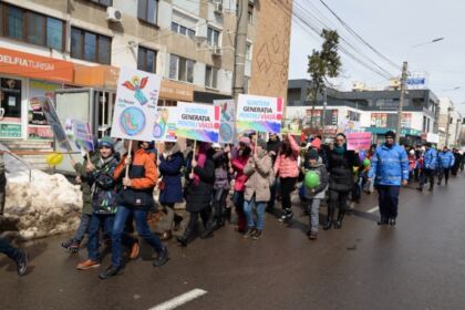 „Marşul pentru viaţă“ în Arhiepiscopia Dunării de Jos – fotografia 7