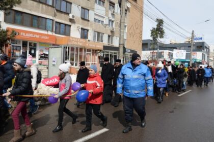 „Marşul pentru viaţă“ în Arhiepiscopia Dunării de Jos – fotografia 9