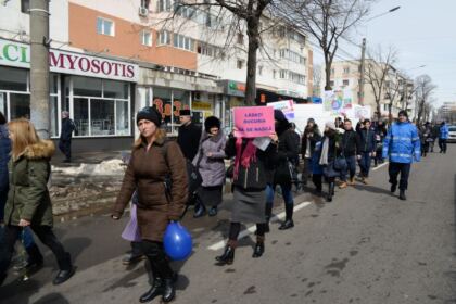 „Marşul pentru viaţă“ în Arhiepiscopia Dunării de Jos – fotografia 15