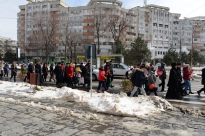 „Marşul pentru viaţă“ în Arhiepiscopia Dunării de Jos – fotografia 17