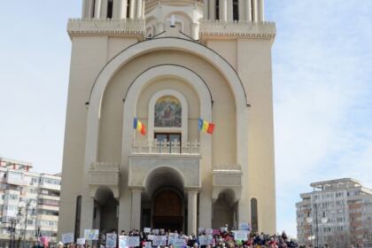 „Marşul pentru viaţă“ în Arhiepiscopia Dunării de Jos – fotografia 20