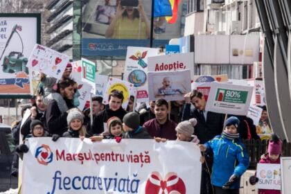„Marşul pentru viaţă“ în Arhiepiscopia Dunării de Jos – fotografia 7