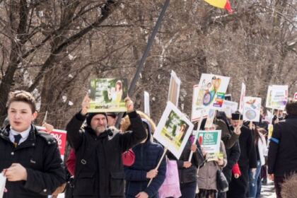 „Marşul pentru viaţă“ în Arhiepiscopia Dunării de Jos – fotografia 14