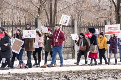 „Marşul pentru viaţă“ în Arhiepiscopia Dunării de Jos – fotografia 19