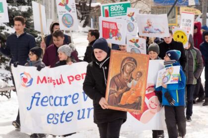 „Marşul pentru viaţă“ în Arhiepiscopia Dunării de Jos – fotografia 20