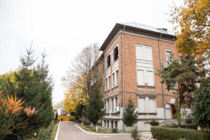 Centrul de asistenţă medicală „Sfinţii Doctori fără de arginţi Cosma şi Damian“ din Galaţi şi-a sărbătorit ocrotitorii – fotografia 1