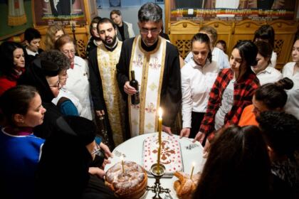 Centrul de asistenţă medicală „Sfinţii Doctori fără de arginţi Cosma şi Damian“ din Galaţi şi-a sărbătorit ocrotitorii – fotografia 12
