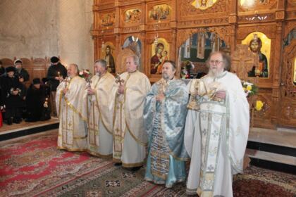 Manifestări culturale şi social-filantropice la Centrul „Speranţe pentru vârsta a III-a“ din cadrul parohiei „Sf. Stelian“ din Galaţi – fotografia 10