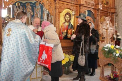 Manifestări culturale şi social-filantropice la Centrul „Speranţe pentru vârsta a III-a“ din cadrul parohiei „Sf. Stelian“ din Galaţi – fotografia 13