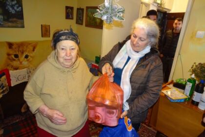 Manifestări culturale şi social-filantropice la Centrul „Speranţe pentru vârsta a III-a“ din cadrul parohiei „Sf. Stelian“ din Galaţi – fotografia 6