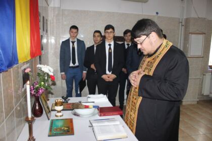 Manifestări culturale şi social-filantropice la Centrul „Speranţe pentru vârsta a III-a“ din cadrul parohiei „Sf. Stelian“ din Galaţi – fotografia 14
