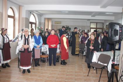Manifestări culturale şi social-filantropice la Centrul „Speranţe pentru vârsta a III-a“ din cadrul parohiei „Sf. Stelian“ din Galaţi – fotografia 15