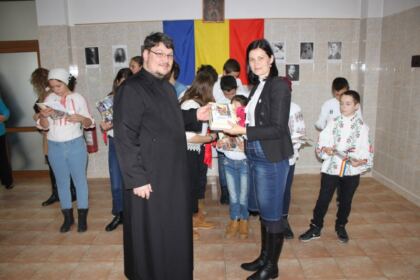 Manifestări culturale şi social-filantropice la Centrul „Speranţe pentru vârsta a III-a“ din cadrul parohiei „Sf. Stelian“ din Galaţi – fotografia 20